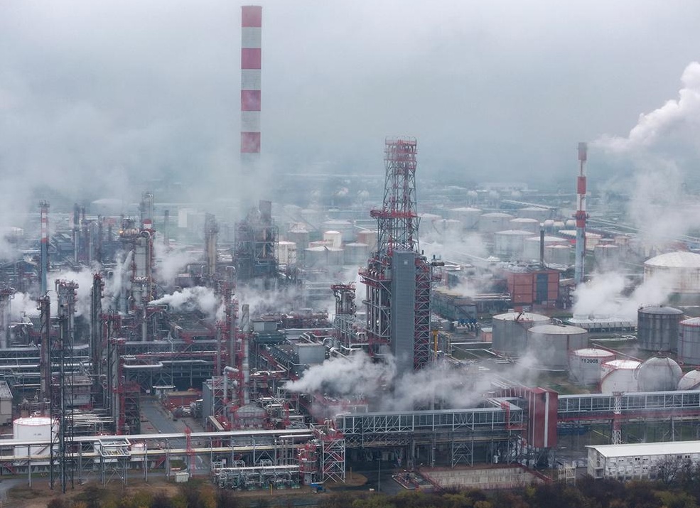 Венгерская MOL хочет купить доли в NIS у «Газпром нефти» и «Газпрома»